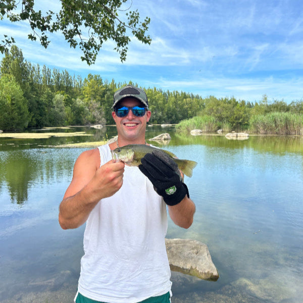 pecheur avec black bass