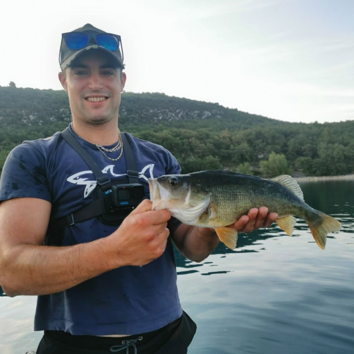 pecheur avec black bass